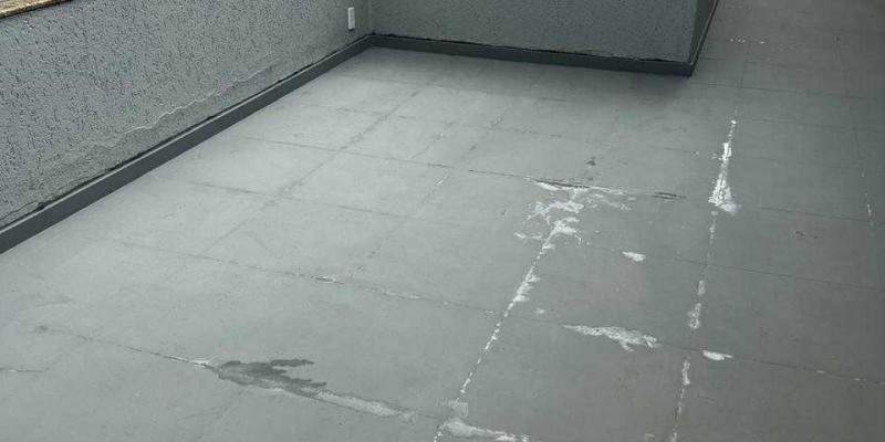 Impermeabilização de piso com borracha liquida e látex, com trafego de pessoas. garantia entre 5 e 10 anos. 