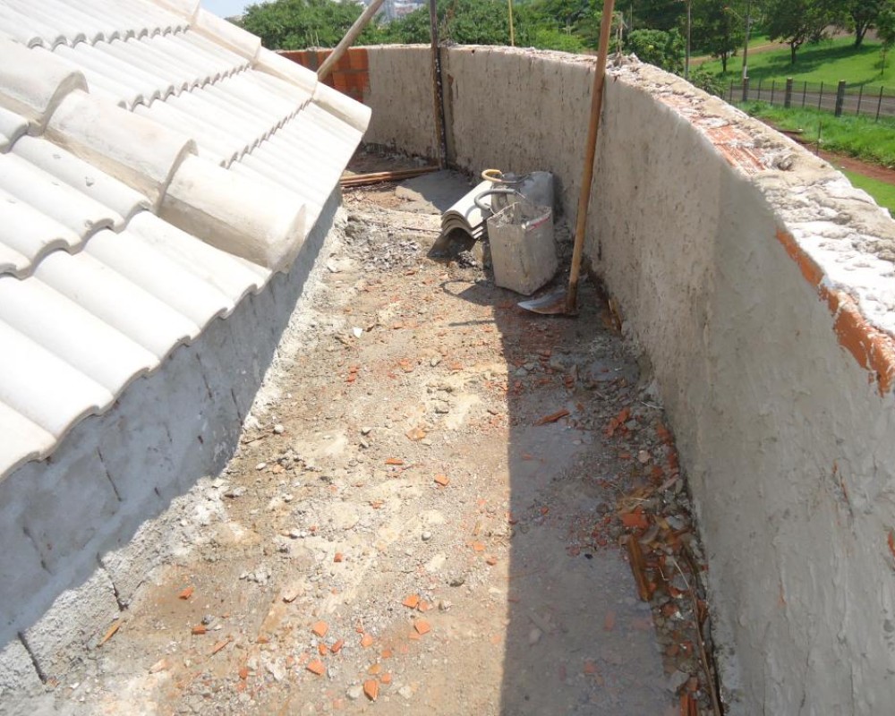 Imagem 75 da galeria Impermeabilização de Calha.as calhas de concreto devem ter  um cuidado maior que as tradicionais, as intemperes influi muito no seu estado físico.  