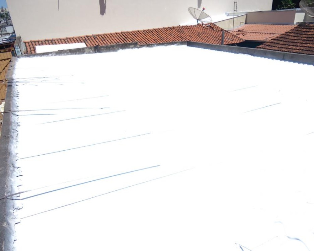 Imagem 6 da galeria Impermeabilização de Telhado. para impermeabilizar um telhado é preciso lavar bem se posivél com cloro, após a lavagem aplicá a tinta térmica.  