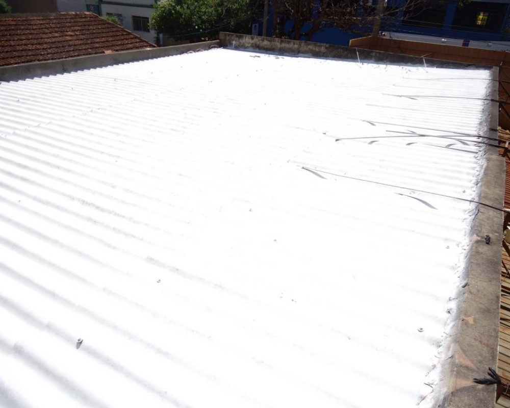 Imagem 5 da galeria Impermeabilização de Telhado. para impermeabilizar um telhado é preciso lavar bem se posivél com cloro, após a lavagem aplicá a tinta térmica.  