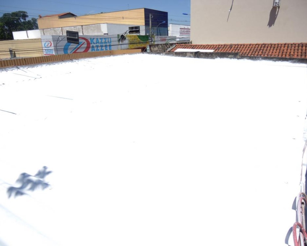 Imagem 1 da galeria Impermeabilização de Telhado. para impermeabilizar um telhado é preciso lavar bem se posivél com cloro, após a lavagem aplicá a tinta térmica.  