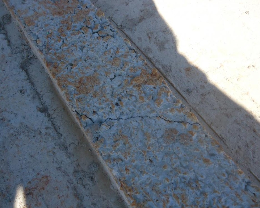 Imagem 32 da galeria impermeabilização de laje. para impermeabilizar uma laje de concreto, faz uma limpeza para remover todas as partículas solta, tratar as trinca, e sobre a impermeabilização aplicar tinta térmica.   
