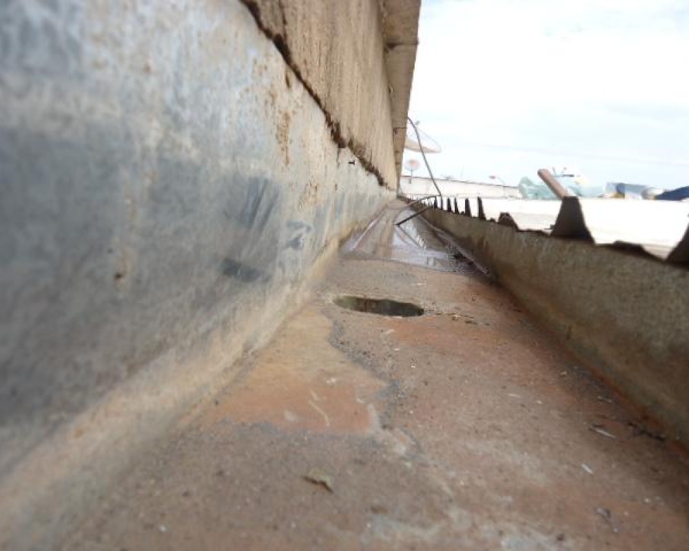 Imagem 58 da galeria Impermeabilização de Telhado. lavamos, tratamos os parafusos, telhas amassadas, eliminamos ponta de telhas que atrapalham a limpeza da calha, limpamos calhas e condutores de água, após esses processos o isolamento térmico.s  