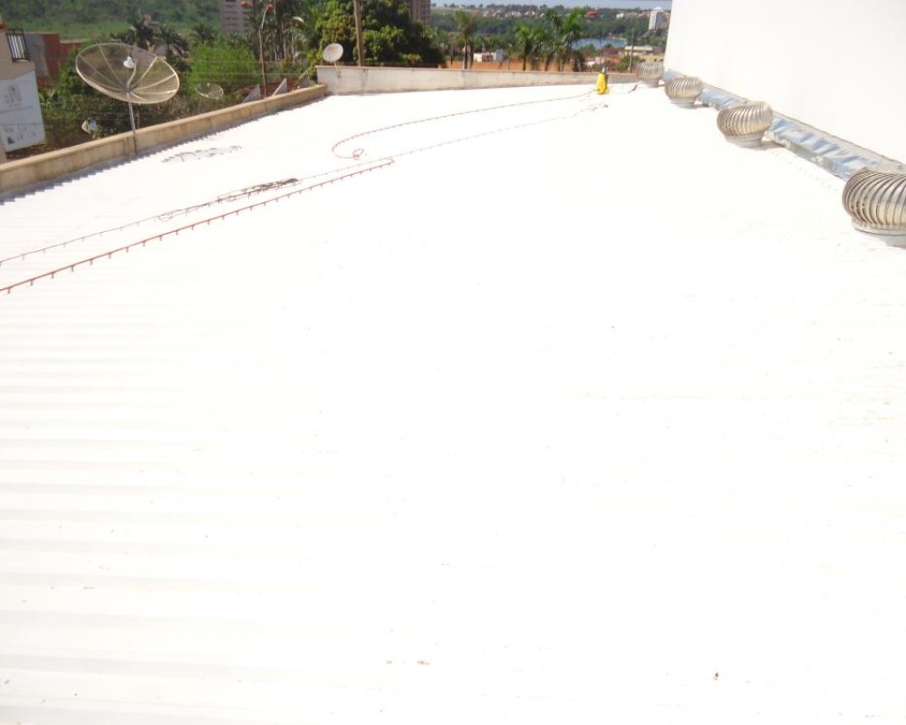 Imagem 47 da galeria Impermeabilização de Telhado. lavamos, tratamos os parafusos, telhas amassadas, eliminamos ponta de telhas que atrapalham a limpeza da calha, limpamos calhas e condutores de água, após esses processos o isolamento térmico.s  