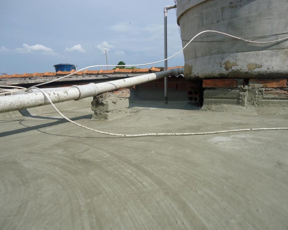 Imagem 6 da galeria Impermeabilização de Calhas. as calhas de concretos precisam de manutenção no minimo uma vez ao o ano.