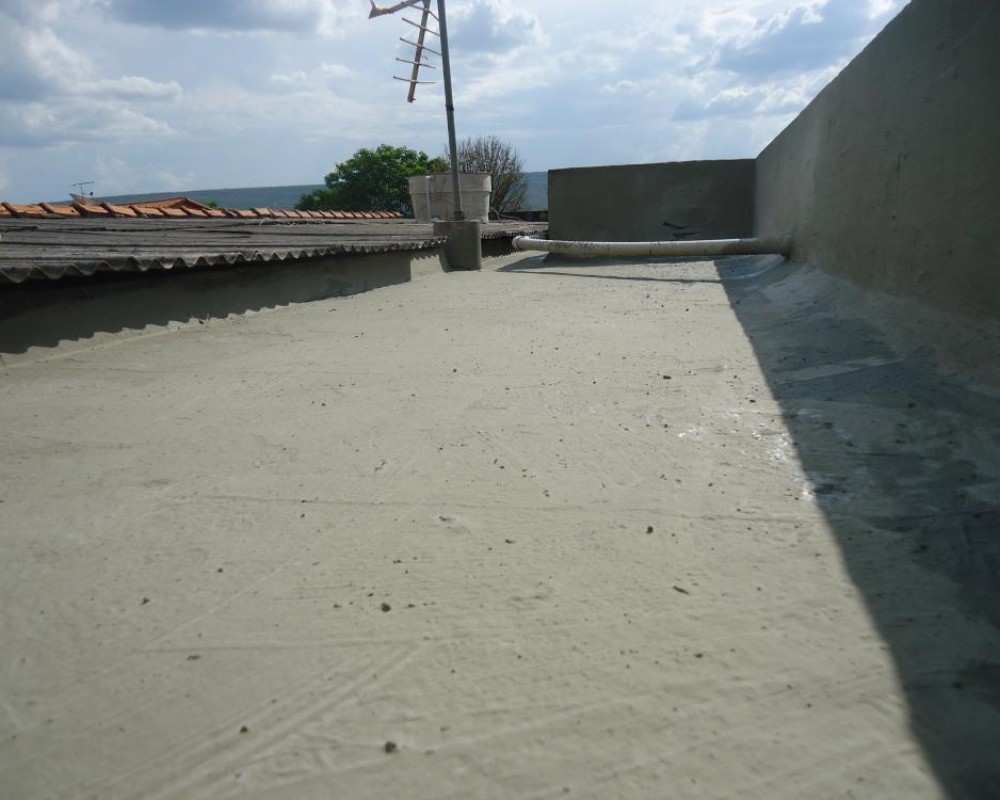 Imagem 2 da galeria Impermeabilização de Calhas. as calhas de concretos precisam de manutenção no minimo uma vez ao o ano.