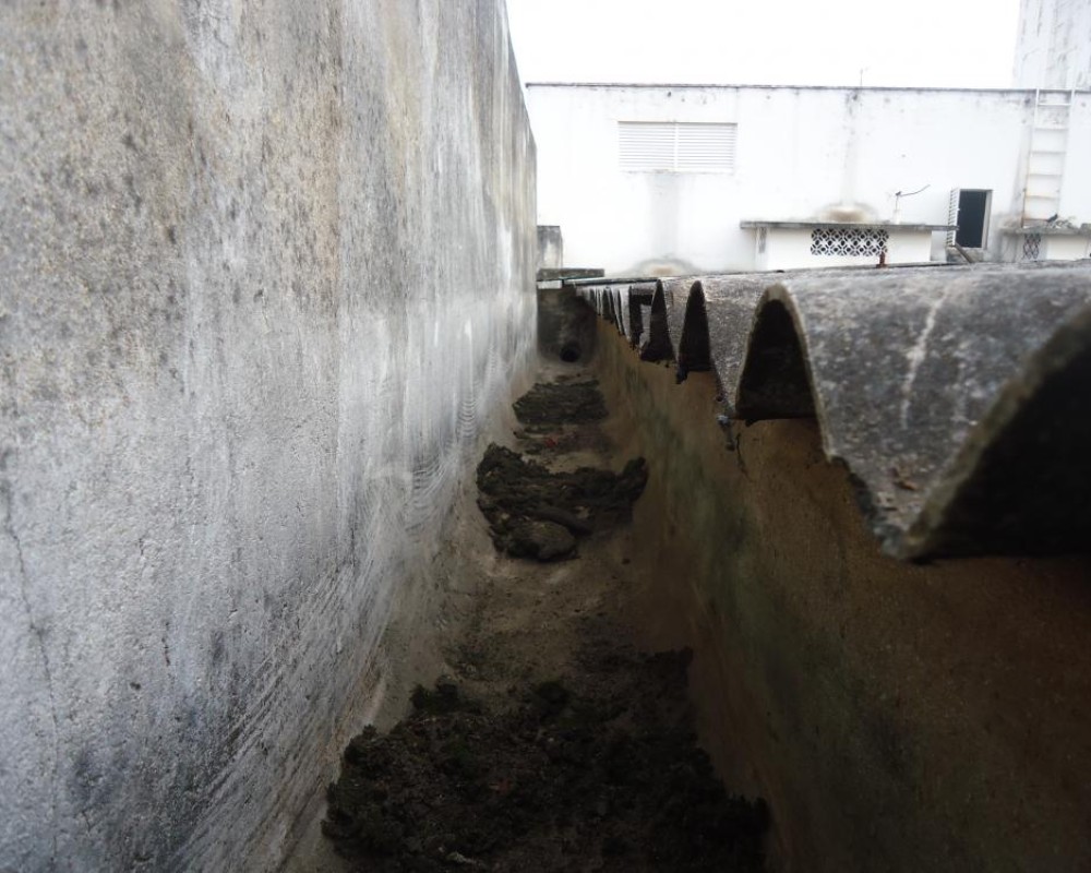 Imagem 103 da galeria Impermeabilização de Calhas. as calhas de concretos precisam de manutenção no minimo uma vez ao o ano.