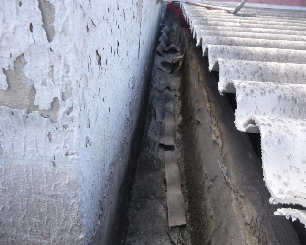 Imagem 25 da galeria Impermeabilização de Calhas. as calhas de concretos precisam de manutenção no minimo uma vez ao o ano.
