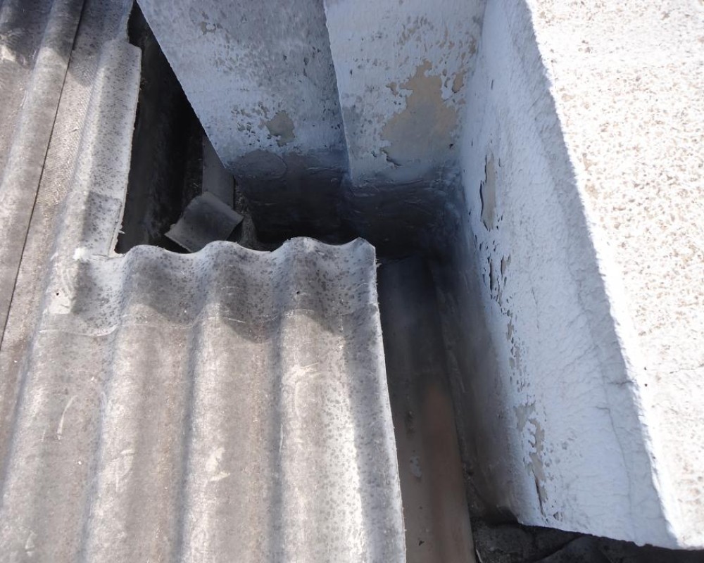 Imagem 24 da galeria Impermeabilização de Calhas. as calhas de concretos precisam de manutenção no minimo uma vez ao o ano.
