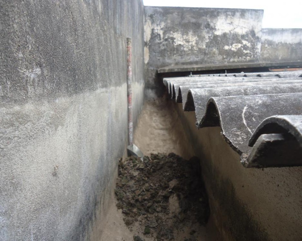 Imagem 98 da galeria Impermeabilização de Calhas. as calhas de concretos precisam de manutenção no minimo uma vez ao o ano.