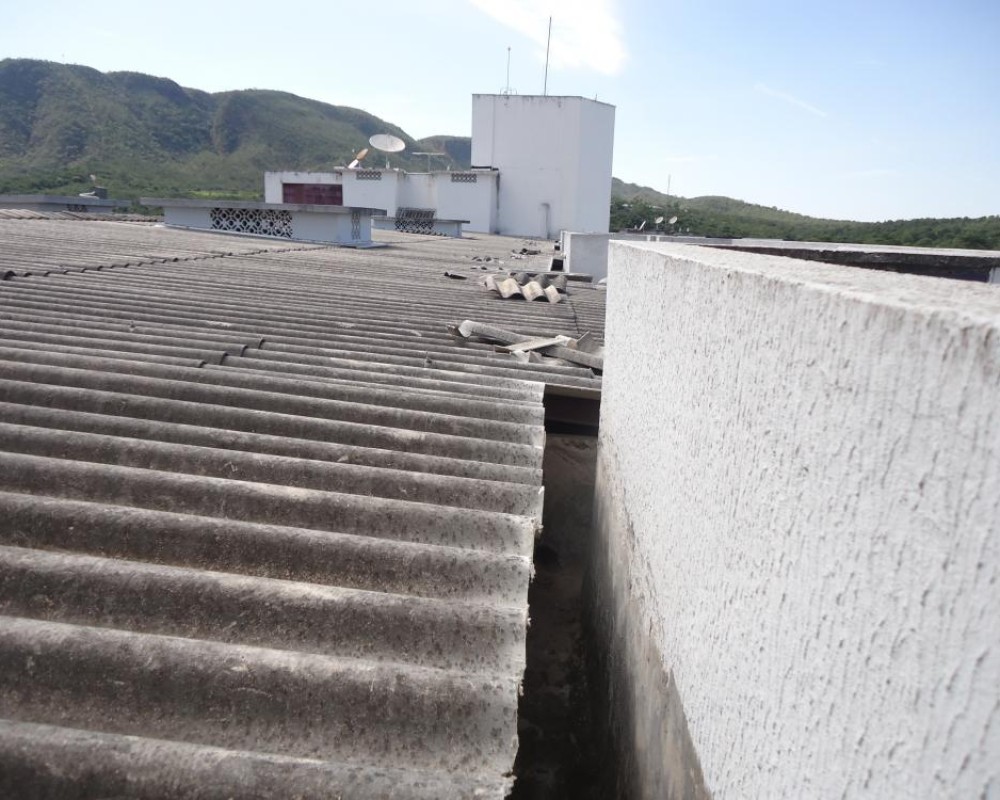 Imagem 13 da galeria Impermeabilização de Calhas. as calhas de concretos precisam de manutenção no minimo uma vez ao o ano.