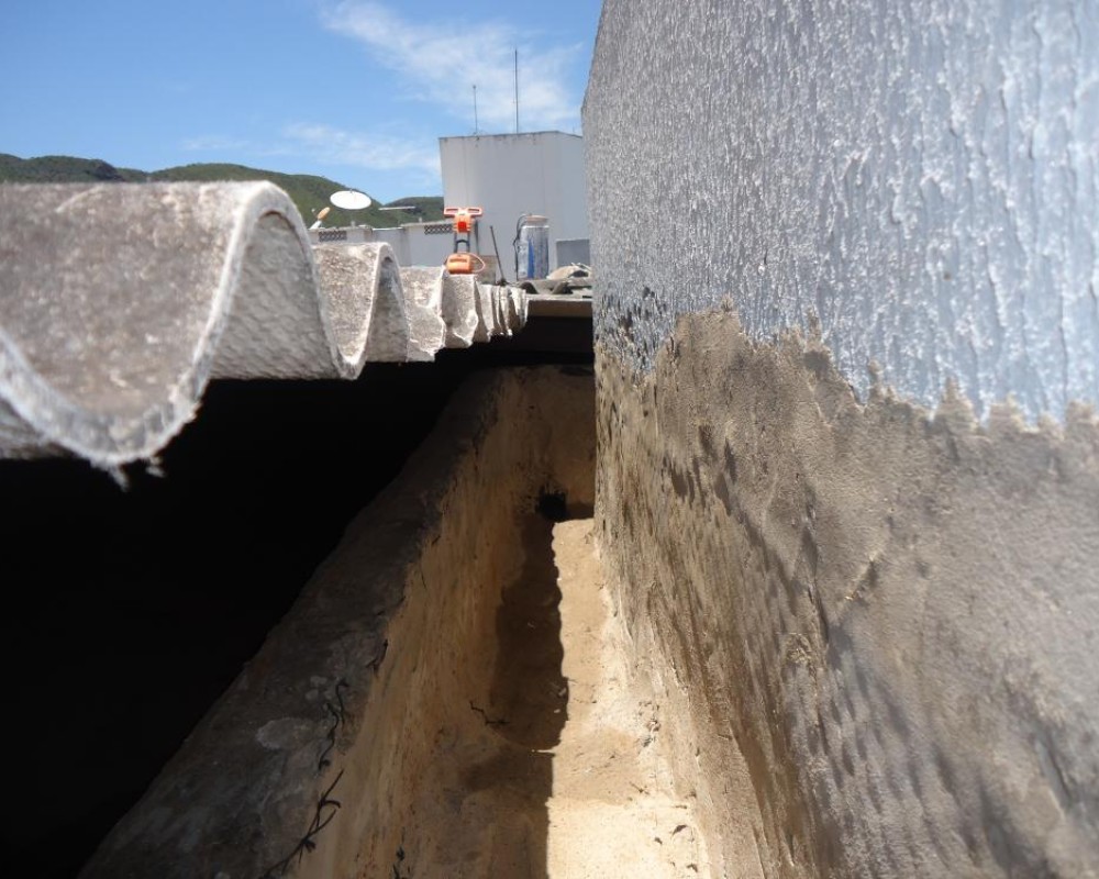 Imagem 52 da galeria Impermeabilização de Calhas. as calhas de concretos precisam de manutenção no minimo uma vez ao o ano.