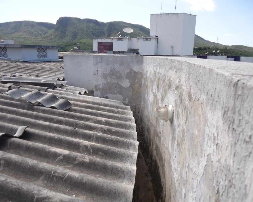 Imagem 10 da galeria Impermeabilização de Calhas. as calhas de concretos precisam de manutenção no minimo uma vez ao o ano.