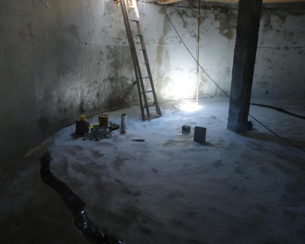 Imagem 19 da galeria impermeabilização de caixa d'água e reservatório. remoção de manta, limpeza, preparo para uma nova impermeabilização, bem difícil.