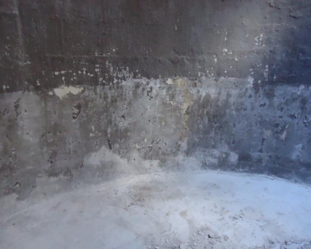 Imagem 63 da galeria impermeabilização.danos provocados por falta de manutenção em caixa d'água e reservatório. a manutenção tem que ser feita no minimo uma vez ao ano.