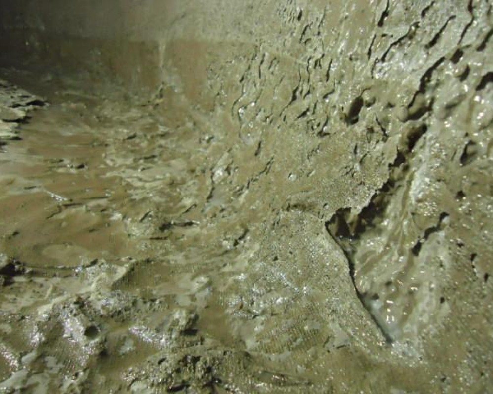 Imagem 87 da galeria impermeabilização.danos provocados por falta de manutenção em caixa d'água e reservatório. a manutenção tem que ser feita no minimo uma vez ao ano.