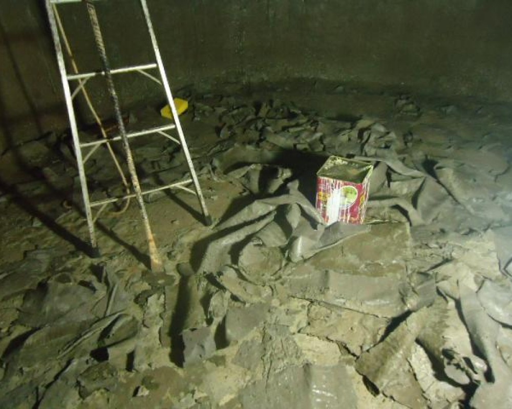 Imagem 84 da galeria impermeabilização.danos provocados por falta de manutenção em caixa d'água e reservatório. a manutenção tem que ser feita no minimo uma vez ao ano.