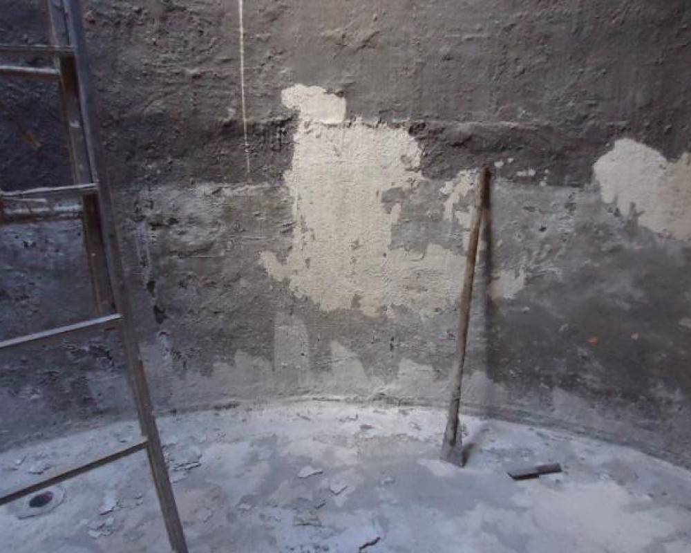 Imagem 55 da galeria impermeabilização.danos provocados por falta de manutenção em caixa d'água e reservatório. a manutenção tem que ser feita no minimo uma vez ao ano.