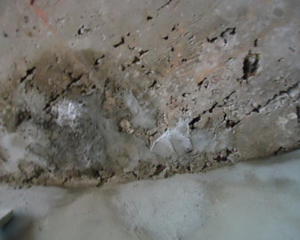 Imagem 110 da galeria impermeabilização.danos provocados por falta de manutenção em caixa d'água e reservatório. a manutenção tem que ser feita no minimo uma vez ao ano.
