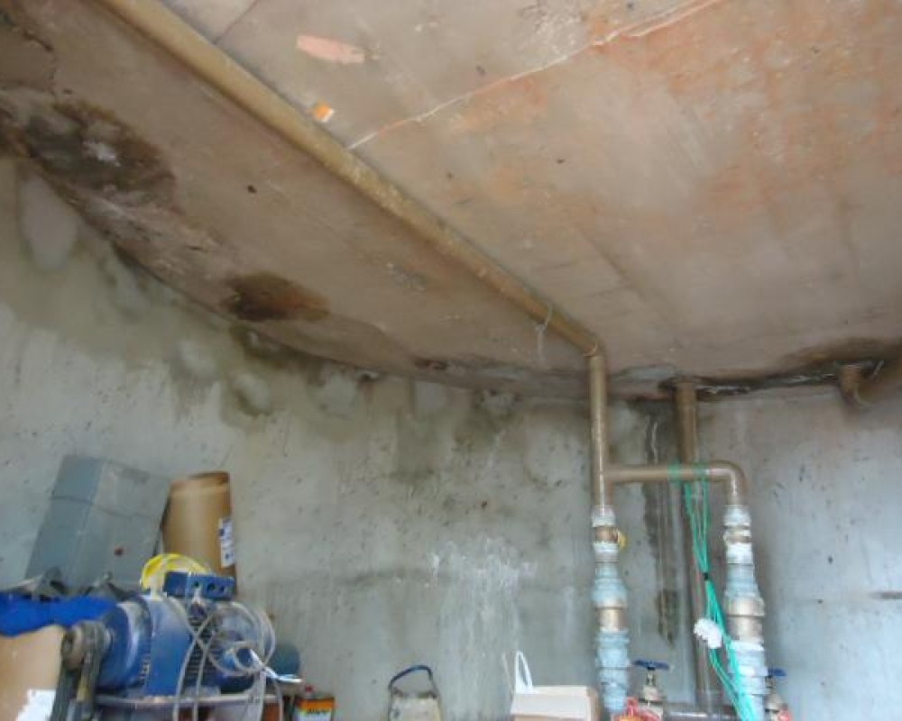 Imagem 103 da galeria impermeabilização.danos provocados por falta de manutenção em caixa d'água e reservatório. a manutenção tem que ser feita no minimo uma vez ao ano.