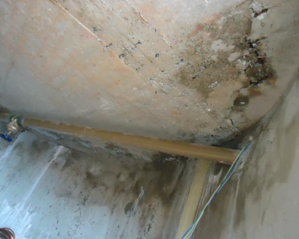 Imagem 104 da galeria impermeabilização.danos provocados por falta de manutenção em caixa d'água e reservatório. a manutenção tem que ser feita no minimo uma vez ao ano.