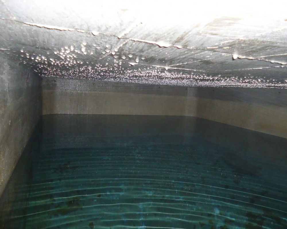 Imagem 181 da galeria impermeabilização.danos provocados por falta de manutenção em caixa d'água e reservatório. a manutenção tem que ser feita no minimo uma vez ao ano.