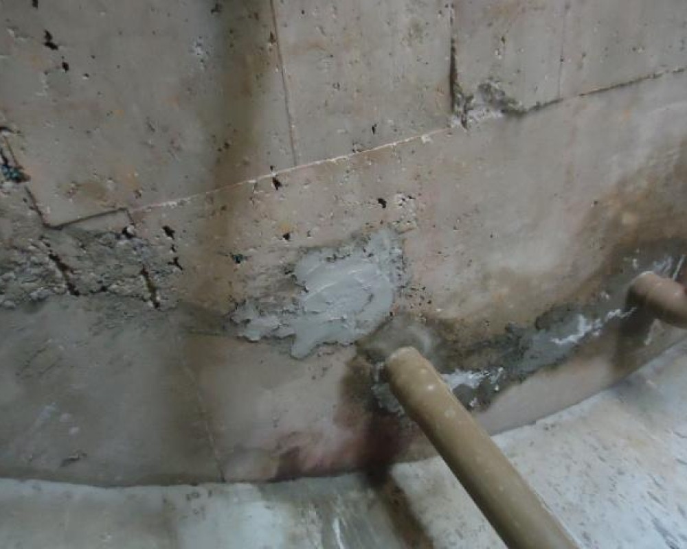 Imagem 108 da galeria impermeabilização.danos provocados por falta de manutenção em caixa d'água e reservatório. a manutenção tem que ser feita no minimo uma vez ao ano.