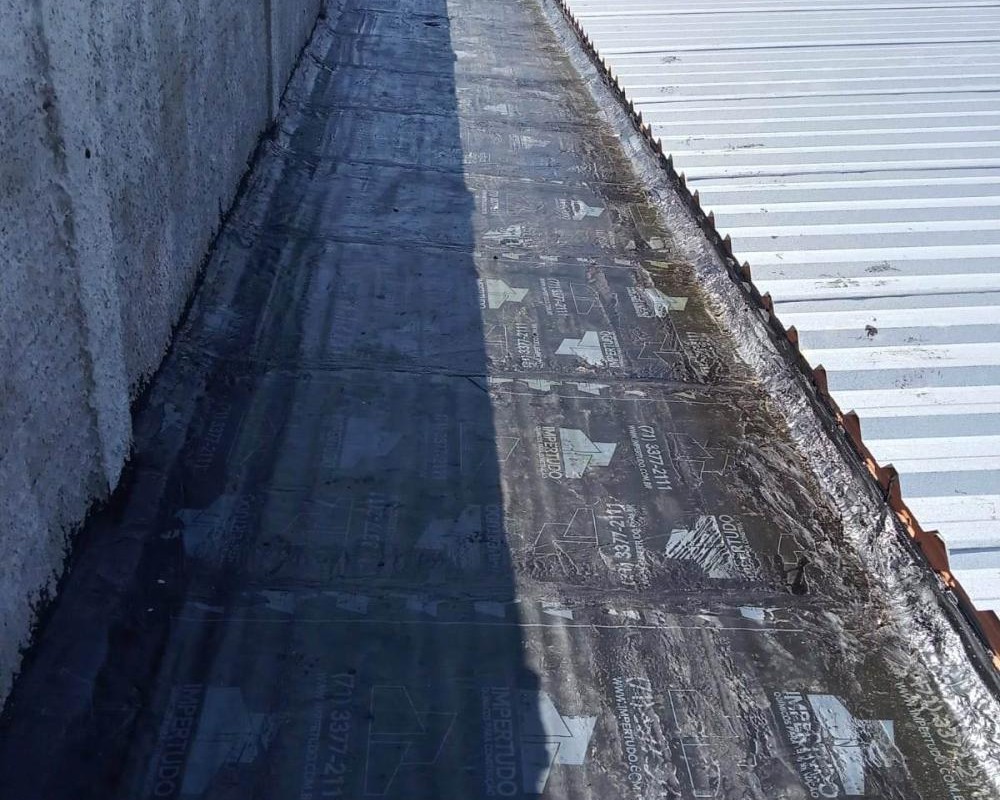 Imagem 19 da galeria Impermeabilização em calhas de concreto com manta asfáltica aluminizada.