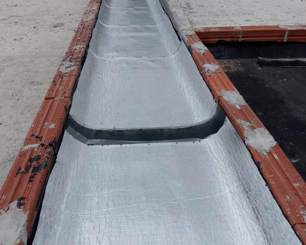 Imagem 47 da galeria Impermeabilização em calhas de concreto com manta asfáltica aluminizada.