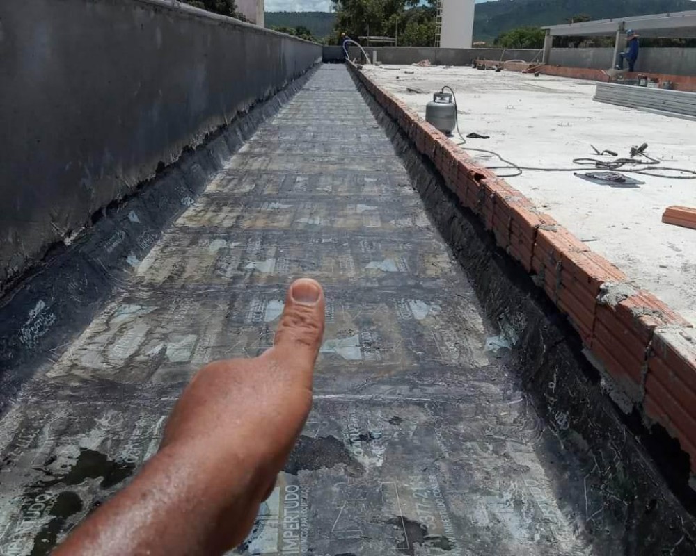 Imagem 18 da galeria Impermeabilização em calhas de concreto com manta asfáltica aluminizada.