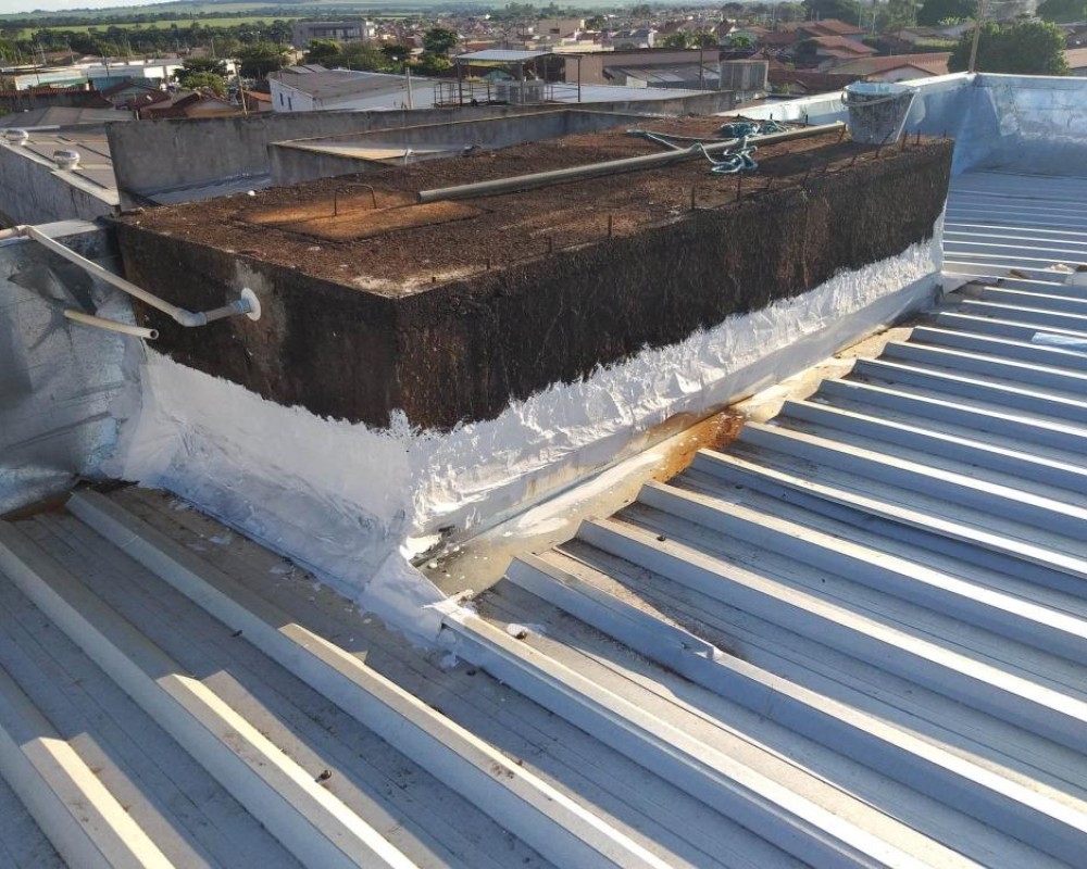 Imagem 28 da galeria Tratamento de goteiras e vazamentos em telhado galvanizado.