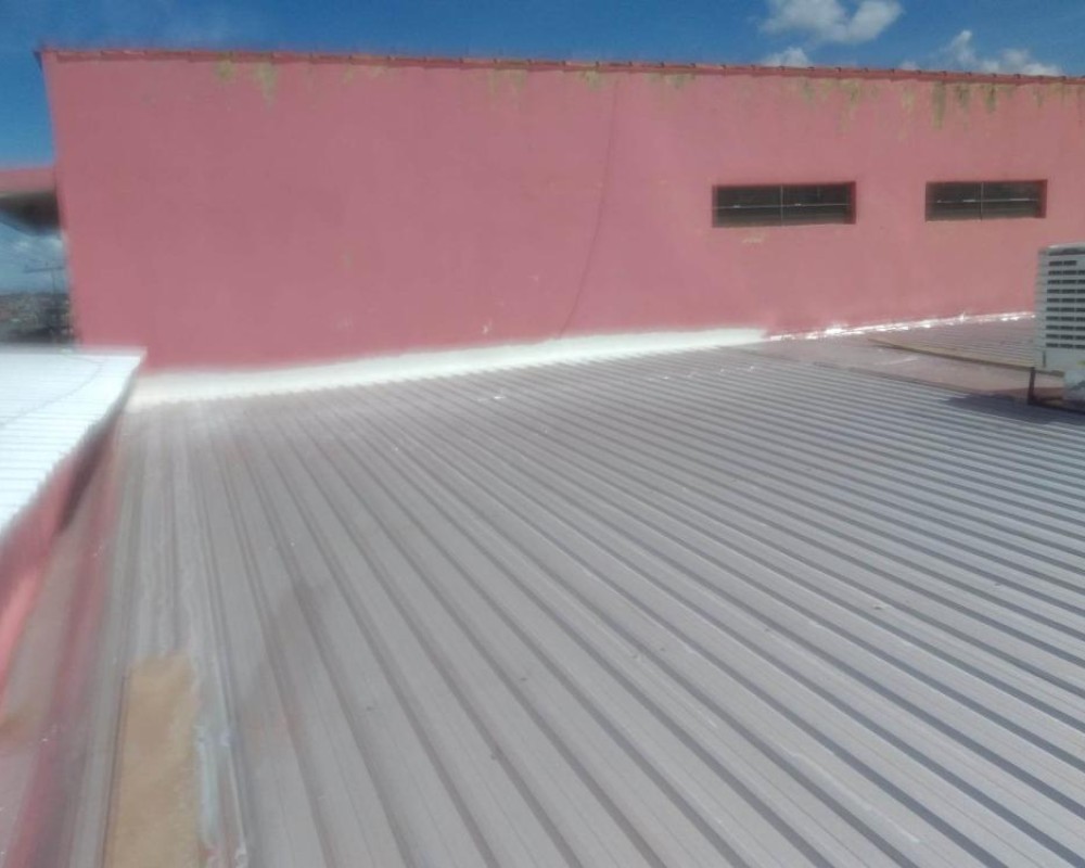 Imagem 10 da galeria Tratamento de goteiras e vazamentos em telhado galvanizado.