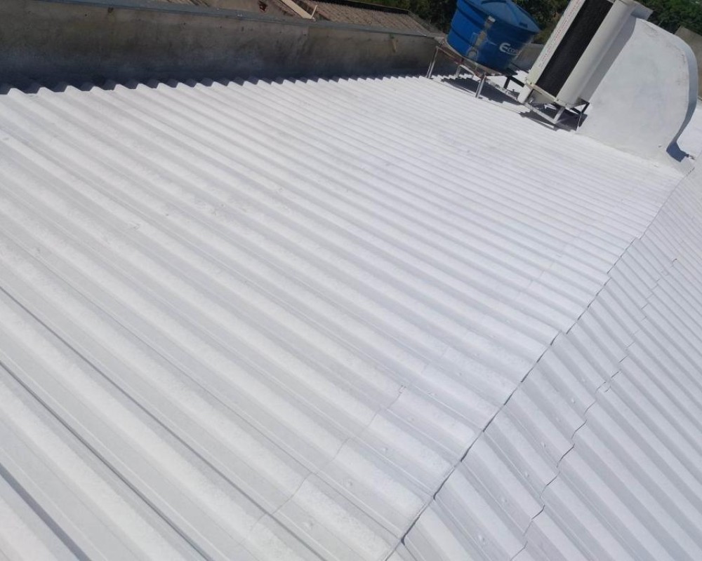 Imagem 8 da galeria Impermeabilização e isolamento térmico de telhado galvanizado. fita multiuso e tinta térmica emborrachada. 