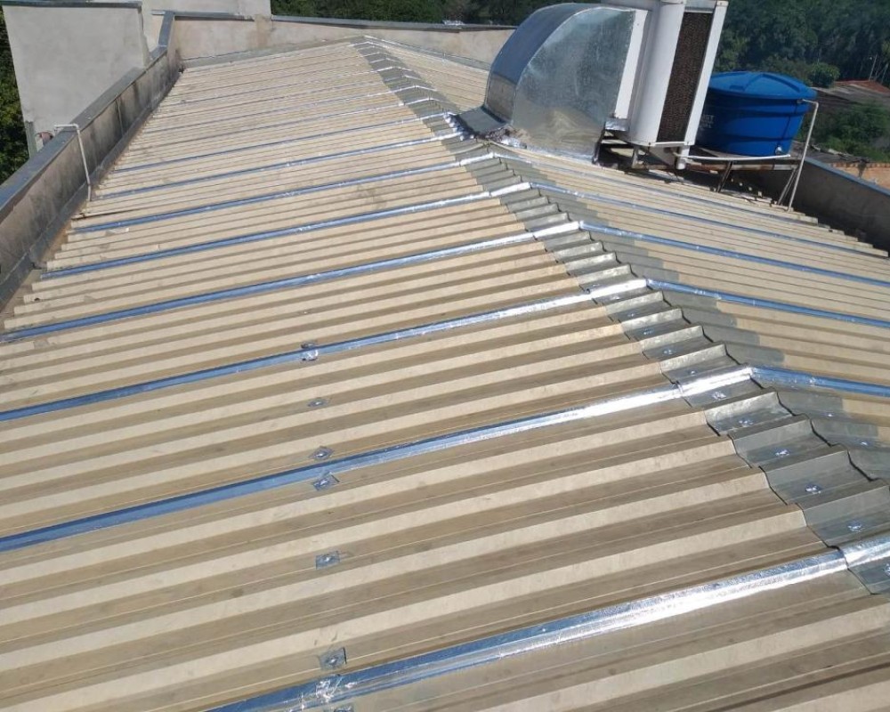 Imagem 26 da galeria Impermeabilização e isolamento térmico de telhado galvanizado. fita multiuso e tinta térmica emborrachada. 