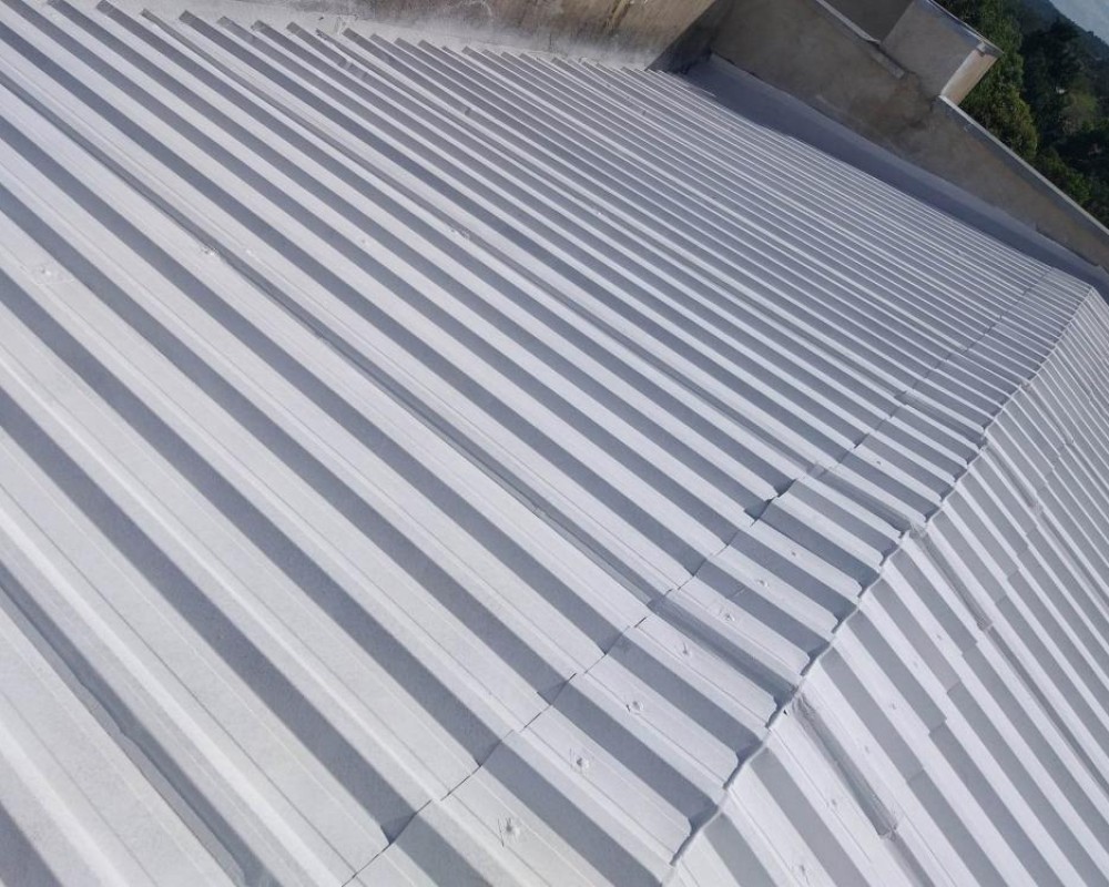 Imagem 16 da galeria Impermeabilização e isolamento térmico de telhado galvanizado. fita multiuso e tinta térmica emborrachada. 