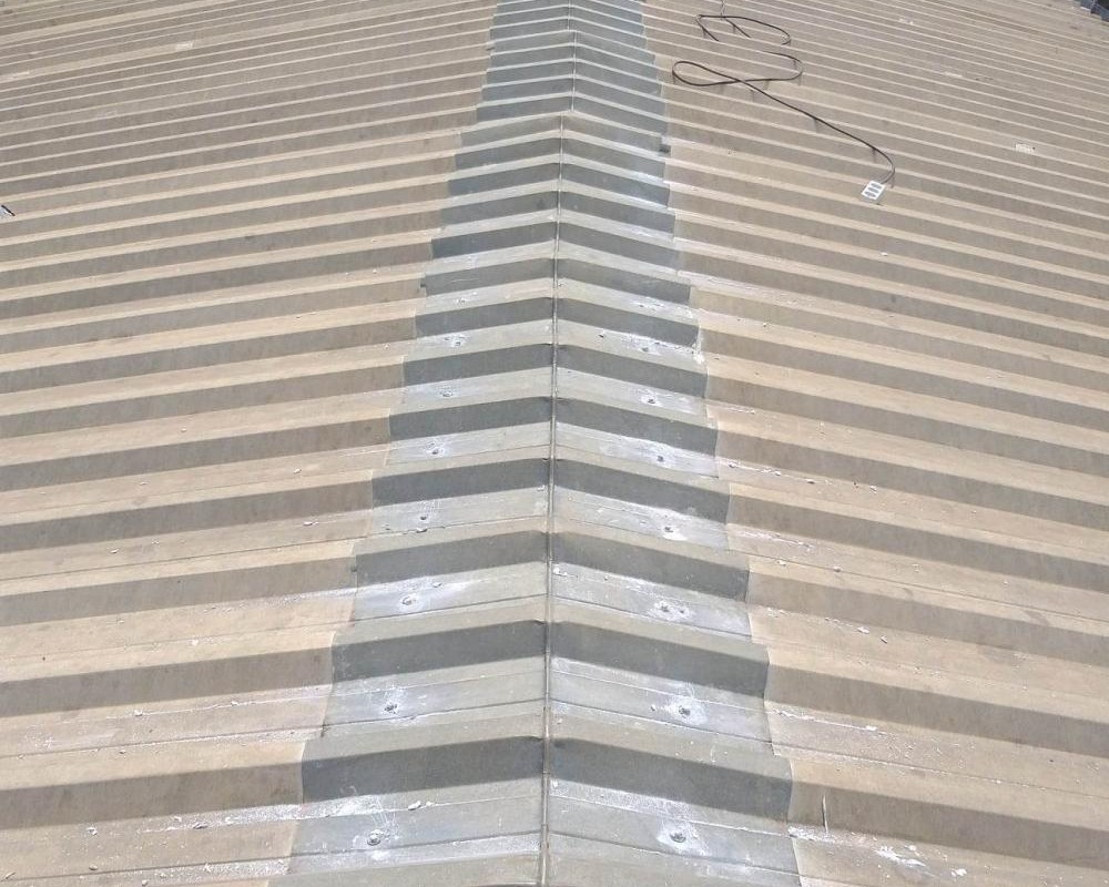 Imagem 35 da galeria Impermeabilização e isolamento térmico de telhado galvanizado. fita multiuso e tinta térmica emborrachada. 