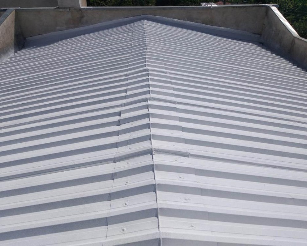 Imagem 19 da galeria Impermeabilização e isolamento térmico de telhado galvanizado. fita multiuso e tinta térmica emborrachada. 