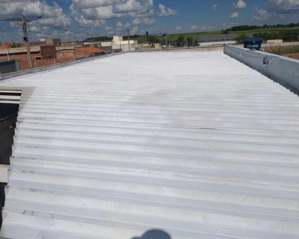 Imagem 6 da galeria Impermeabilização e isolamento térmico para e telhados coberturas expostas com tinta térmica emborrachada, lavar tratar as goteiras depois pintar duas demãos. 