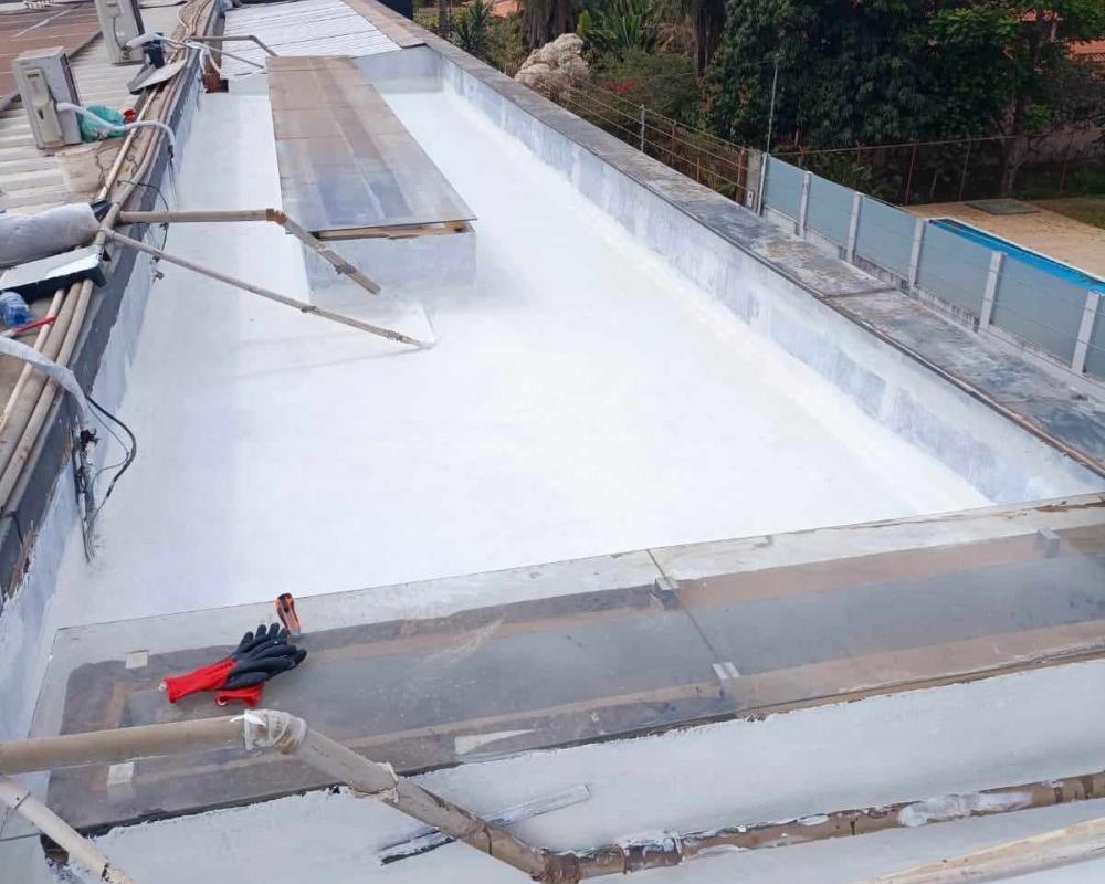 Imagem 12 da galeria Impermeabilização e isolamento térmico para lajes e telhados, com borracha liquida térmica e bidim.