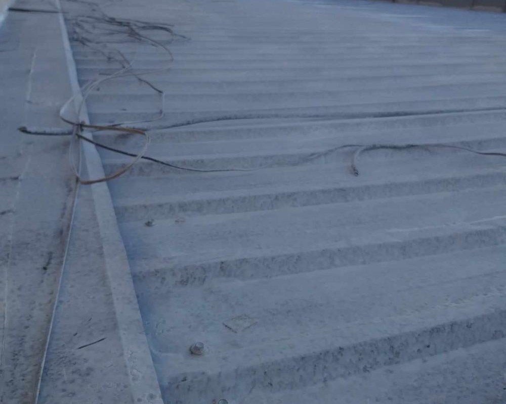 Imagem 20 da galeria Impermeabilização e isolamento térmico para telhados e coberturas, com borracha liquida térmica impede a passagem de água e calor indesejados.