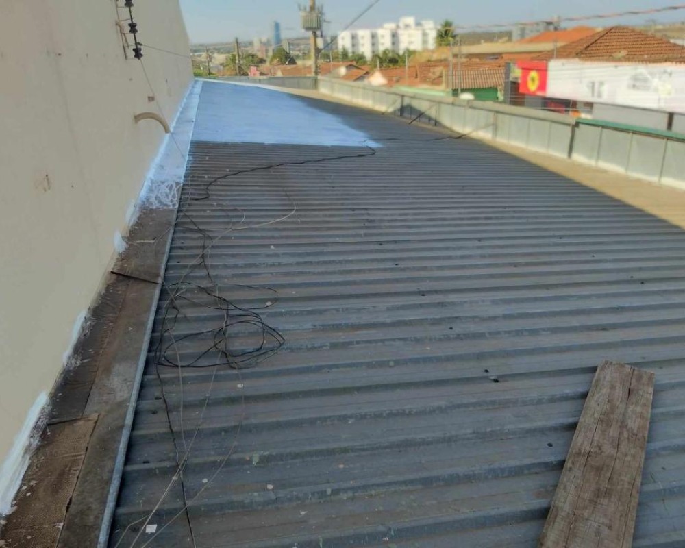 Imagem 19 da galeria Impermeabilização e isolamento térmico para telhados e coberturas, com borracha liquida térmica impede a passagem de água e calor indesejados.