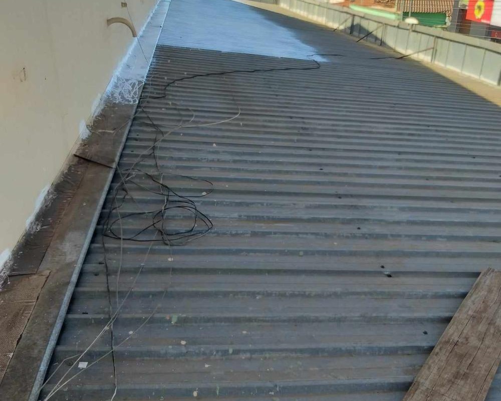 Imagem 22 da galeria Impermeabilização e isolamento térmico para telhados e coberturas, com borracha liquida térmica impede a passagem de água e calor indesejados.